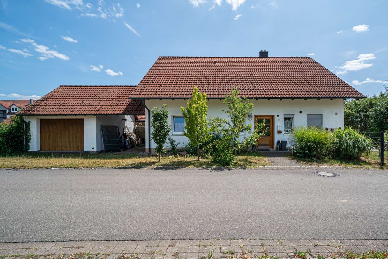 Familienglück! Großzügiges Einfamilienhaus mit Einliegerwohnung, Terrasse und Garten