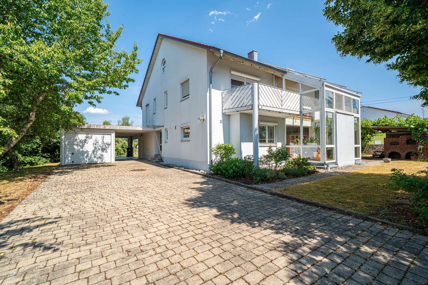 Beeindruckendes Wohnambiente! Großzügiges Einfamilienhaus mit Wintergarten, Galerie & Garten