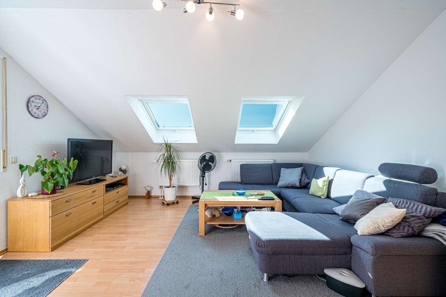 Charmant! 3,5 Zimmer Dachgeschosswohnung mit Sonnenbalkon
