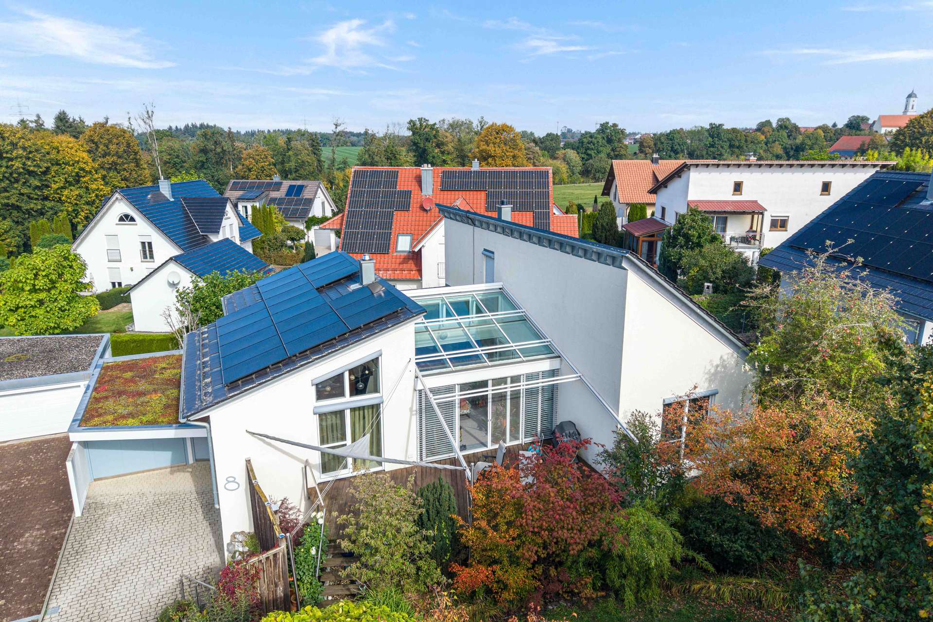 Besonders! Außergewöhnliches Architektenhaus mit Sommergarten und großzügigem Raumgefühl